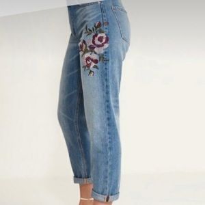 DYNAMITE EMBROIDERED JEANS